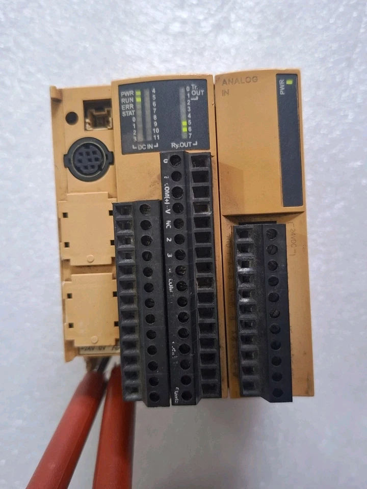 SCHNEIDER TWDLMDA20DRT WITH ANALOG INPUT MODULE TM2AMI4LT MINOR COSMETIC DAMAGED